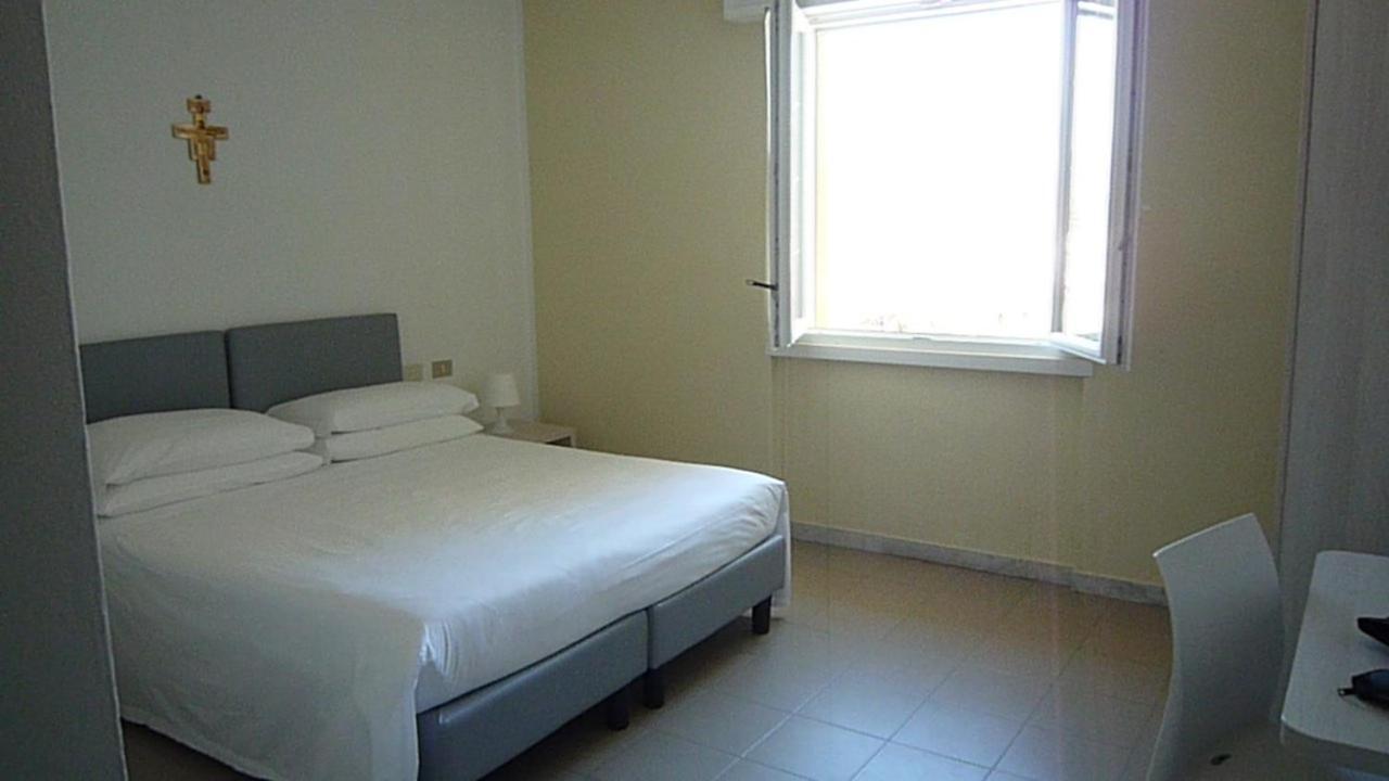 Casa F.A.C.I Hotel Marina di Massa Ngoại thất bức ảnh