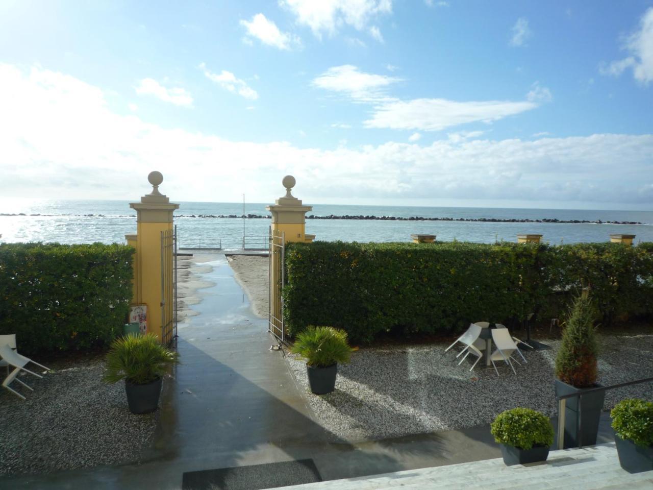 Casa F.A.C.I Hotel Marina di Massa Ngoại thất bức ảnh